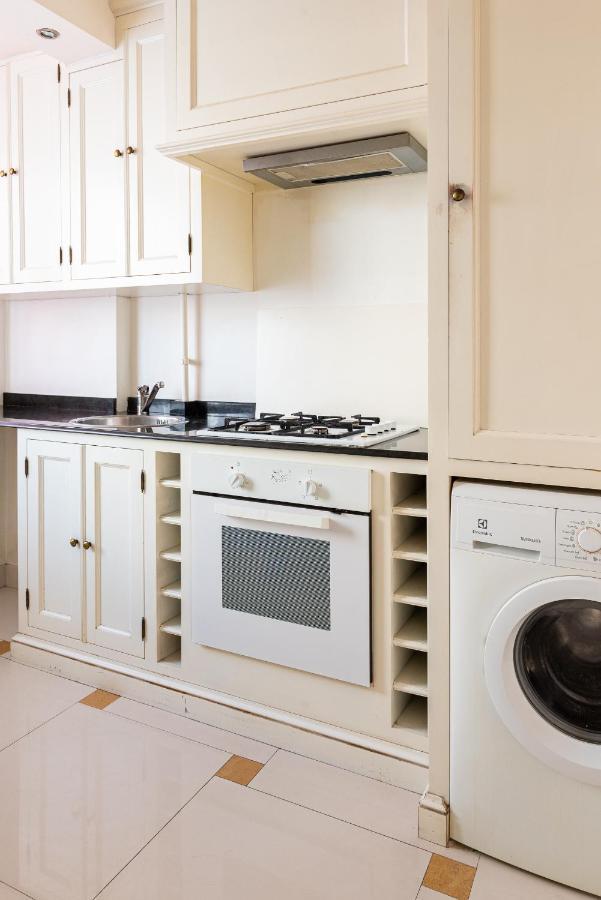 בוקרשט Central 2Br Apartment With Balcony - Italian Church & City View מראה חיצוני תמונה