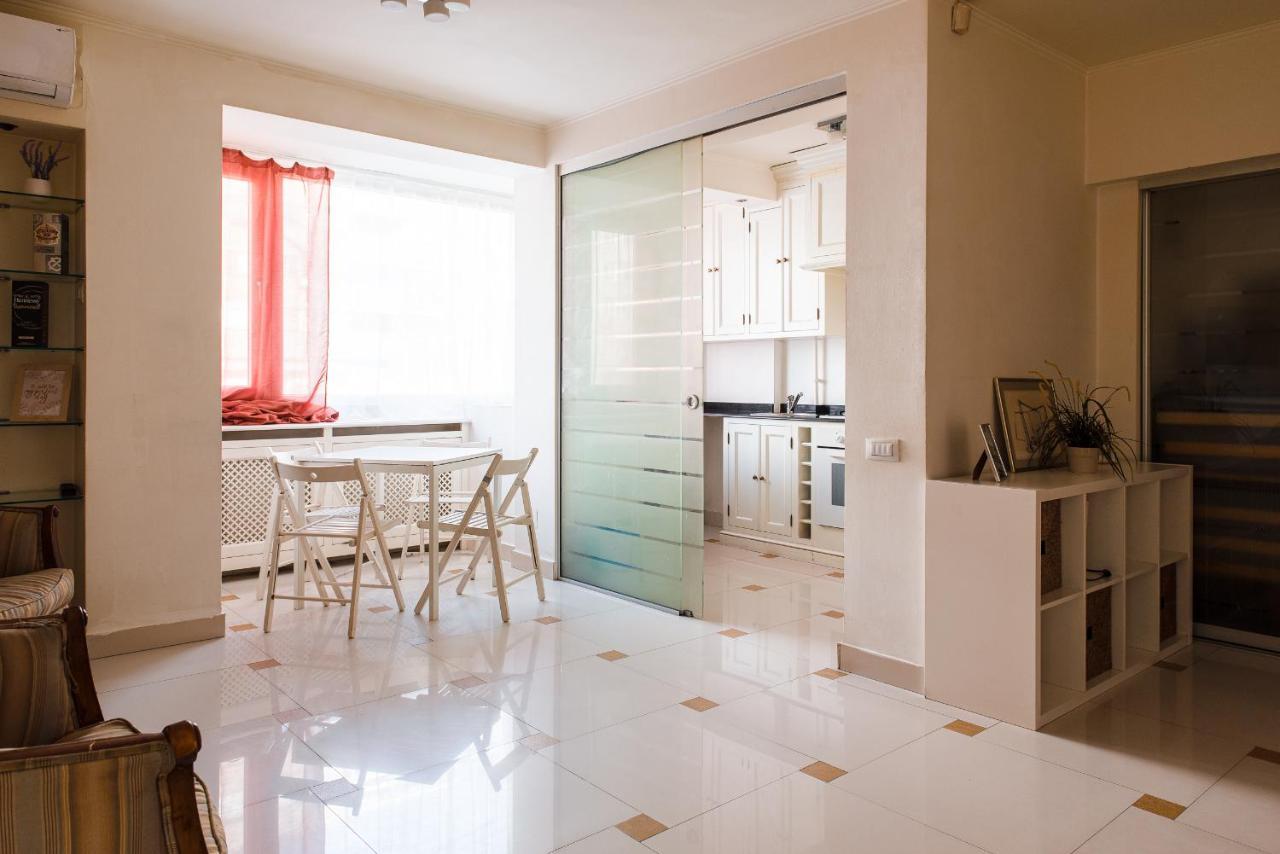 בוקרשט Central 2Br Apartment With Balcony - Italian Church & City View מראה חיצוני תמונה